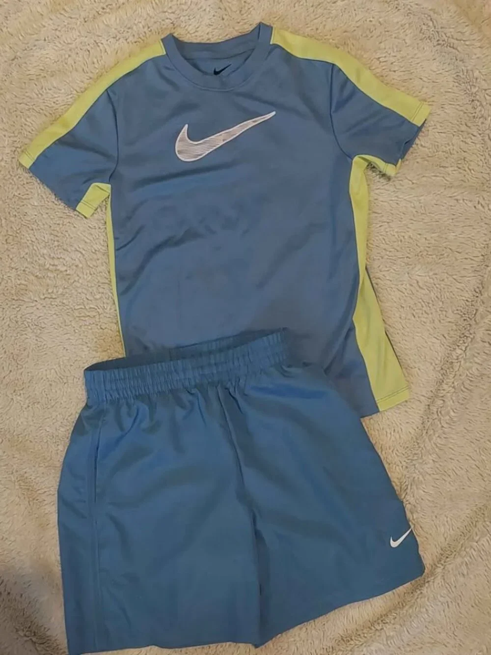 Nike Dry-fit 2 piece boy's size small